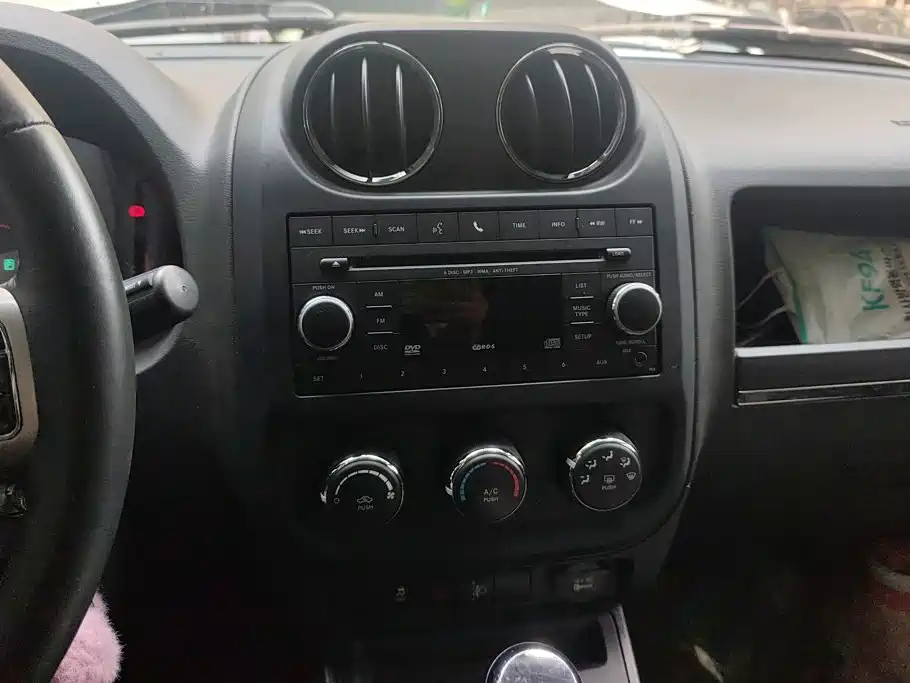 Jeep Compass (Import) — миниатюра 13