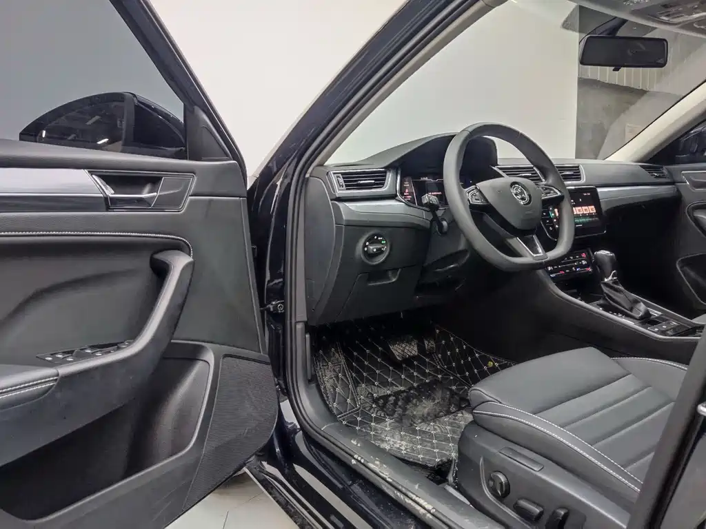 Skoda Superb — миниатюра 6