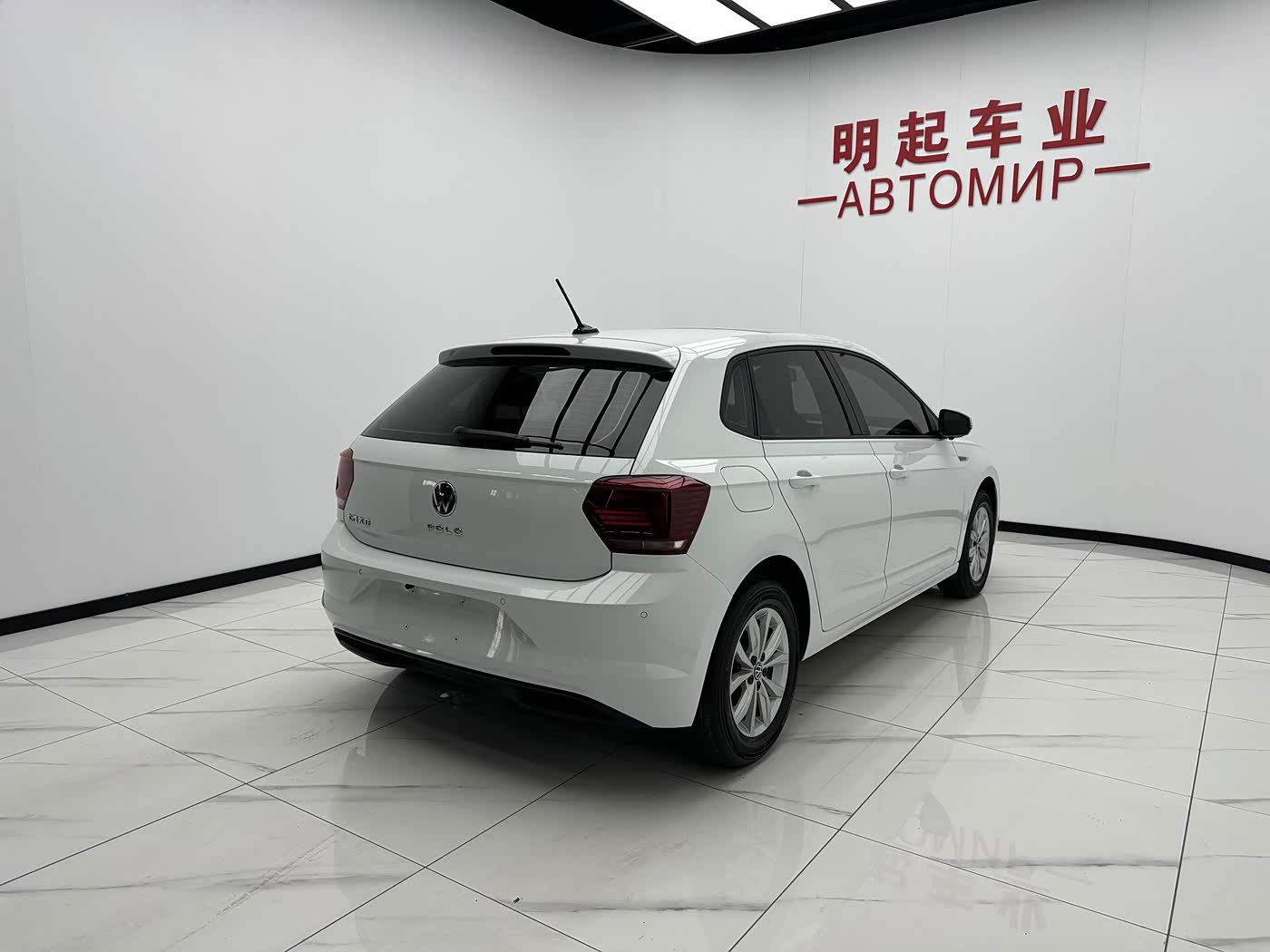 Volkswagen Polo 1.5 л 2023 г. Белый, пробег 34000 км