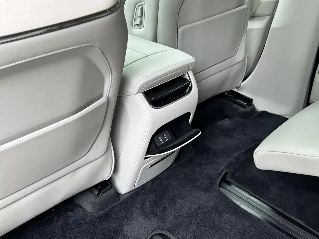 Volvo EM90 — миниатюра 11