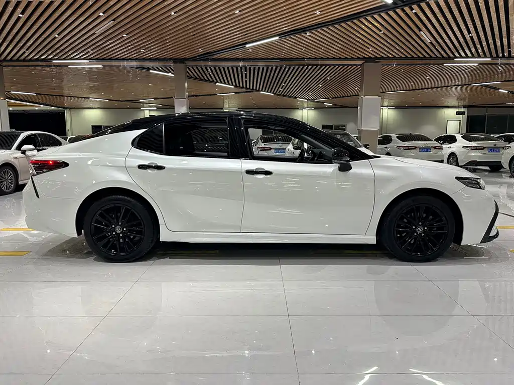 Toyota Camry — миниатюра 14