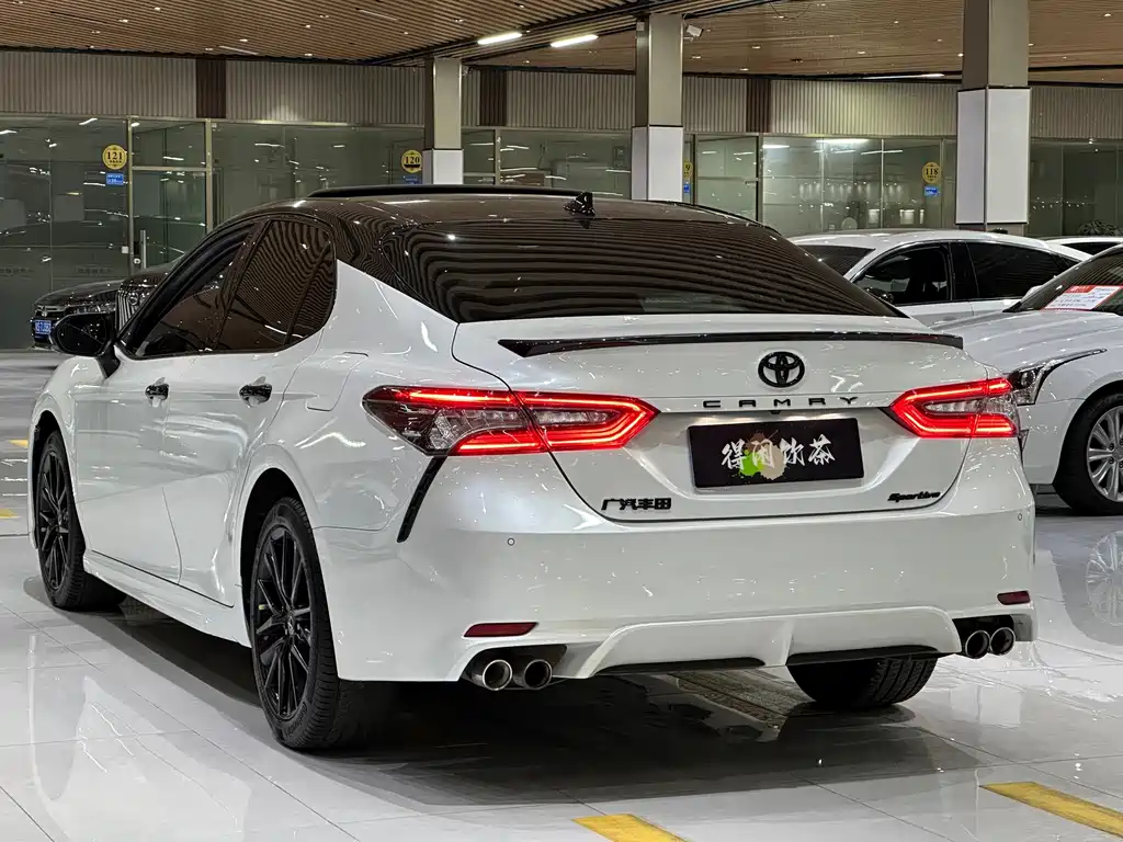 Toyota Camry — миниатюра 16