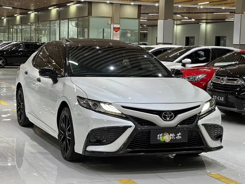 Toyota Camry — миниатюра 3