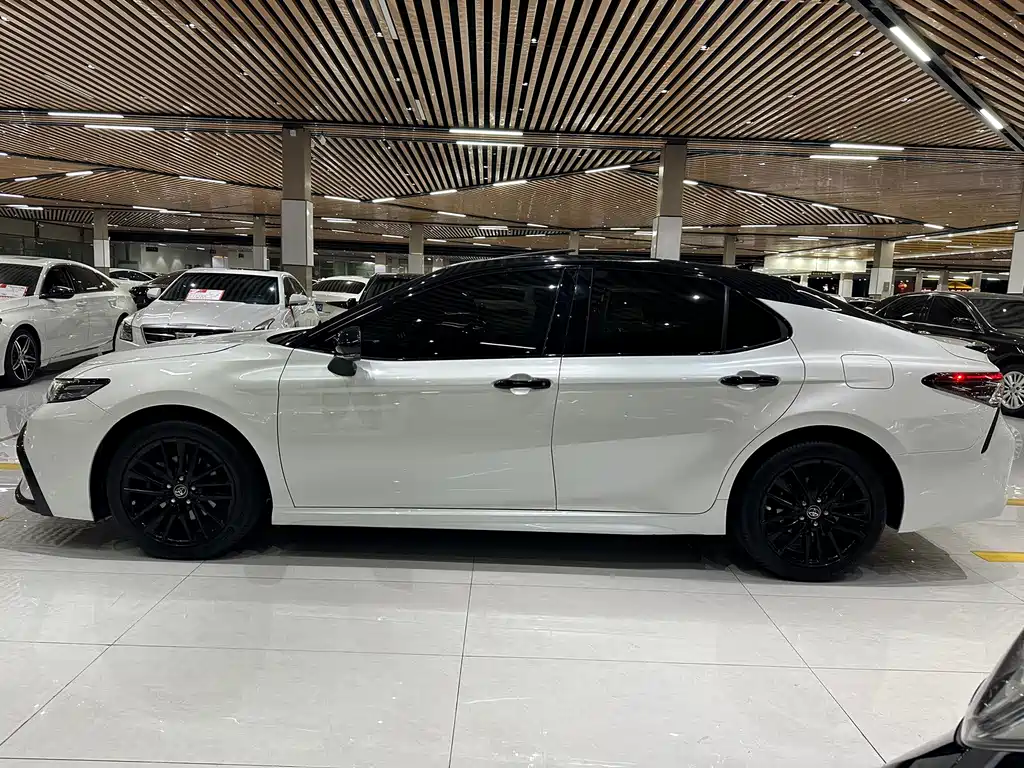 Toyota Camry — миниатюра 4