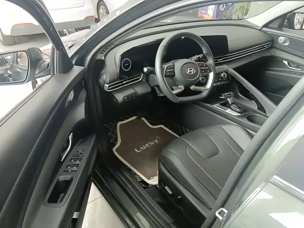 Hyundai Elantra — миниатюра 16
