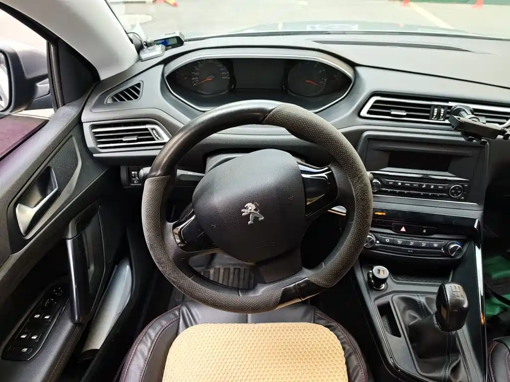 Peugeot 308 — миниатюра 6