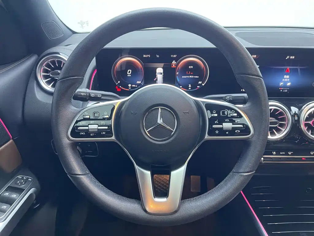 Mercedes-Benz GLB — миниатюра 18