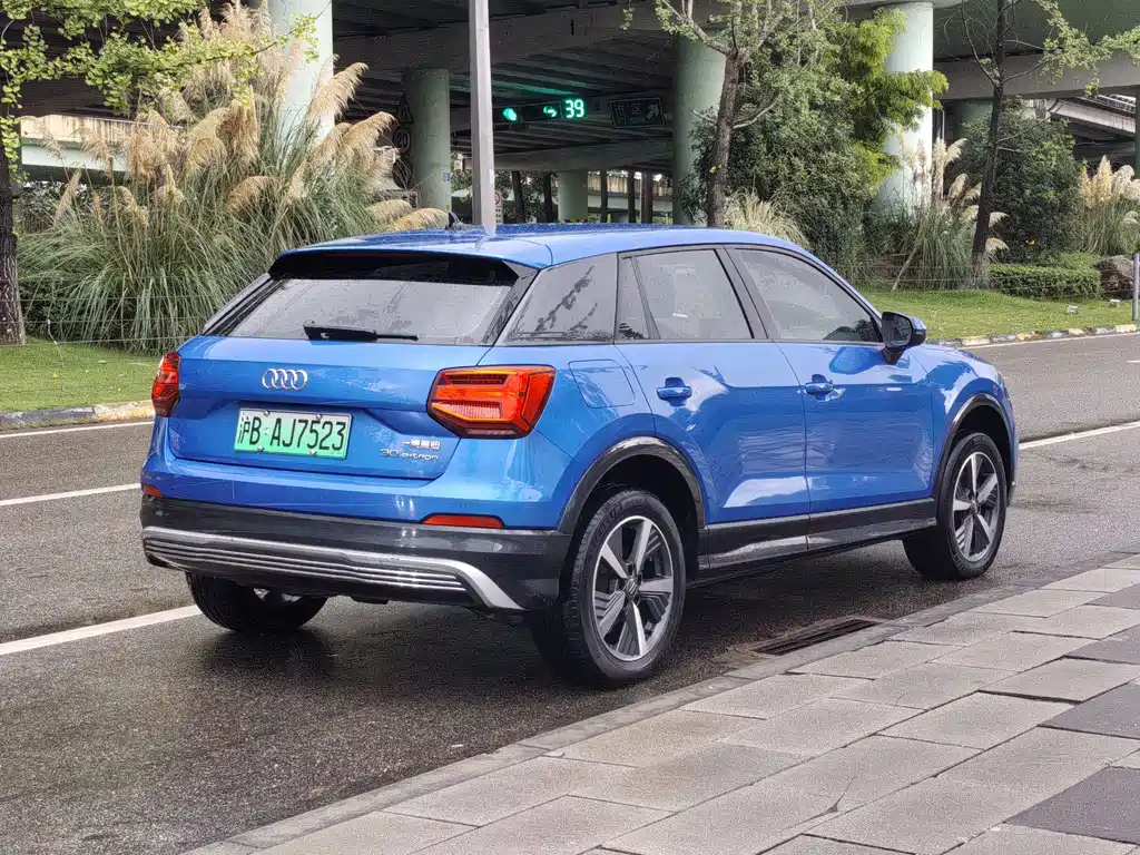 Audi Q2L e-tron — миниатюра 4