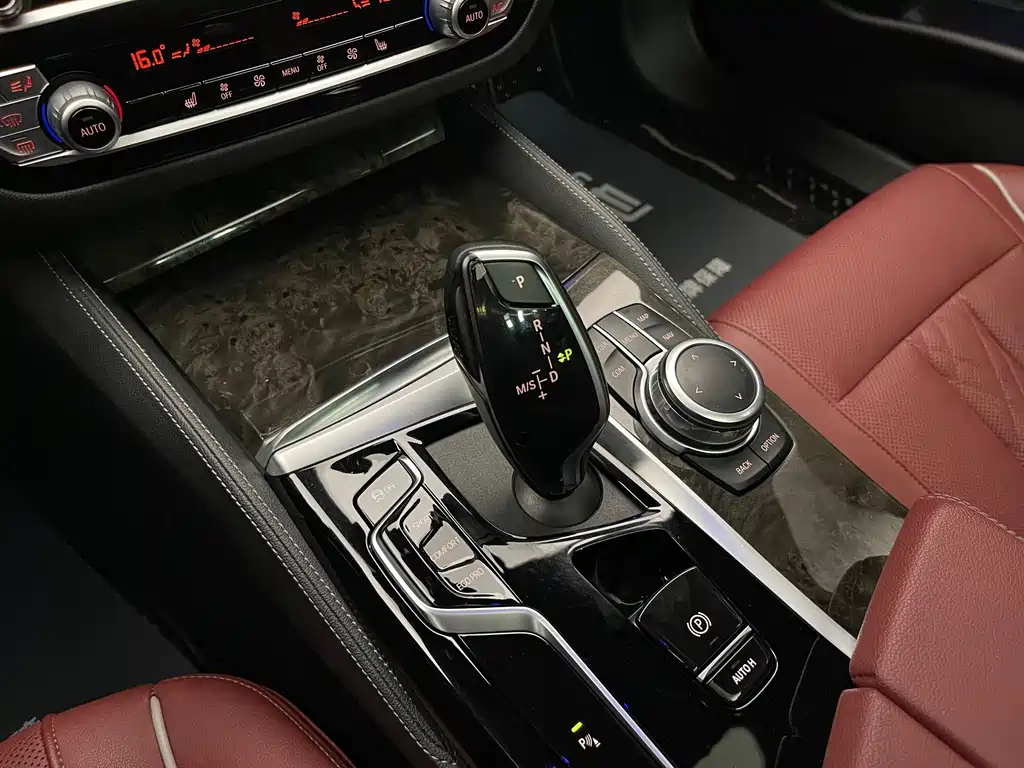 BMW 5 Series — миниатюра 21