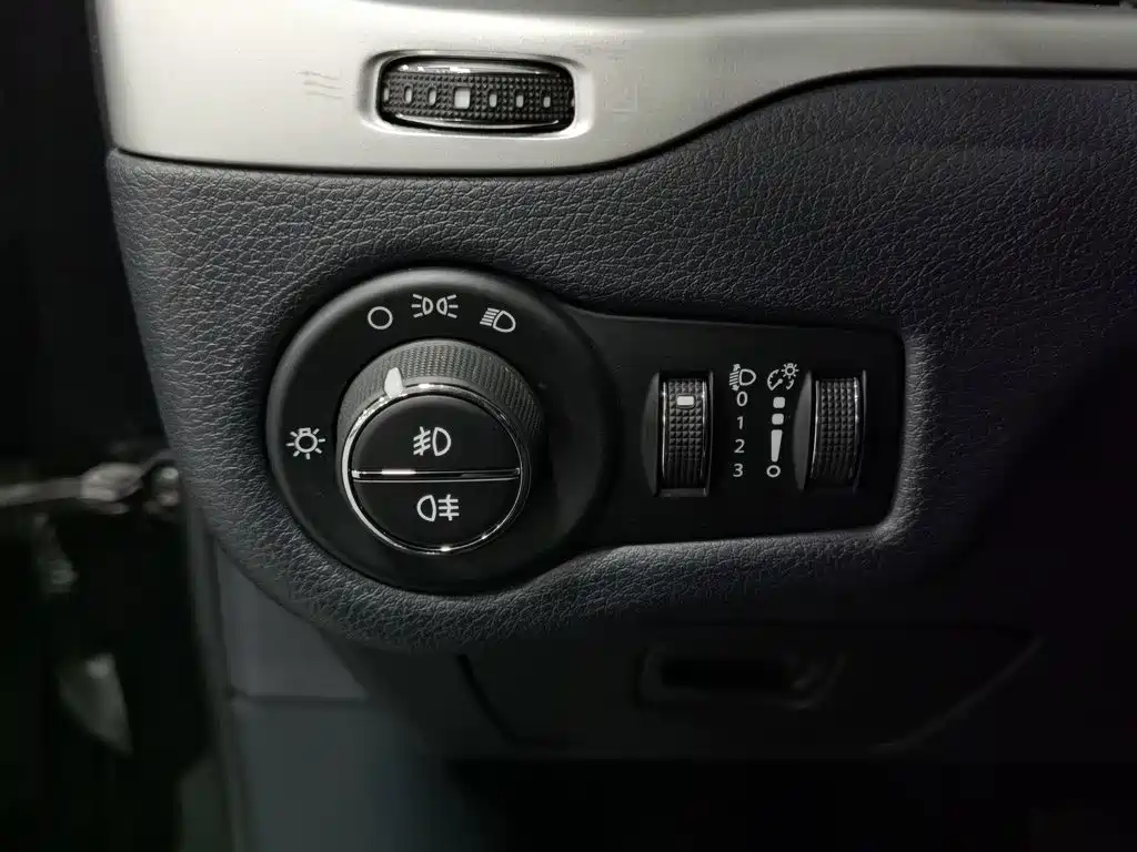 Jeep Cherokee — миниатюра 21