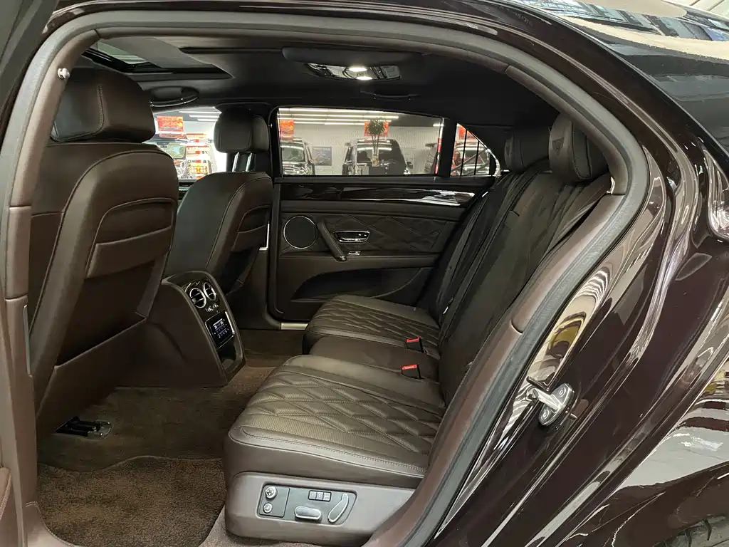 Bentley Flying Spur — миниатюра 14