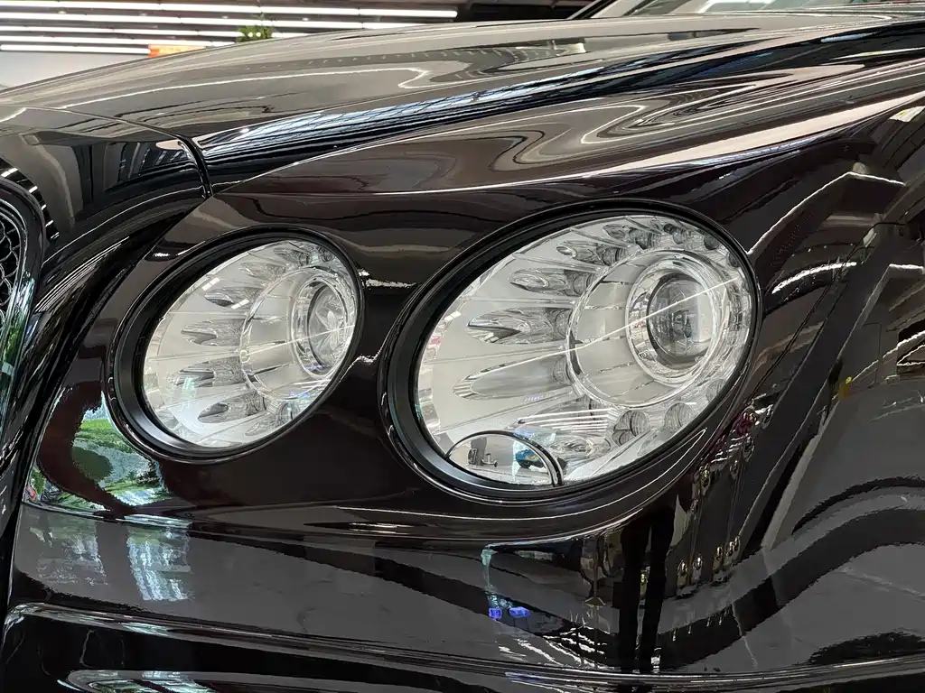 Bentley Flying Spur — миниатюра 7
