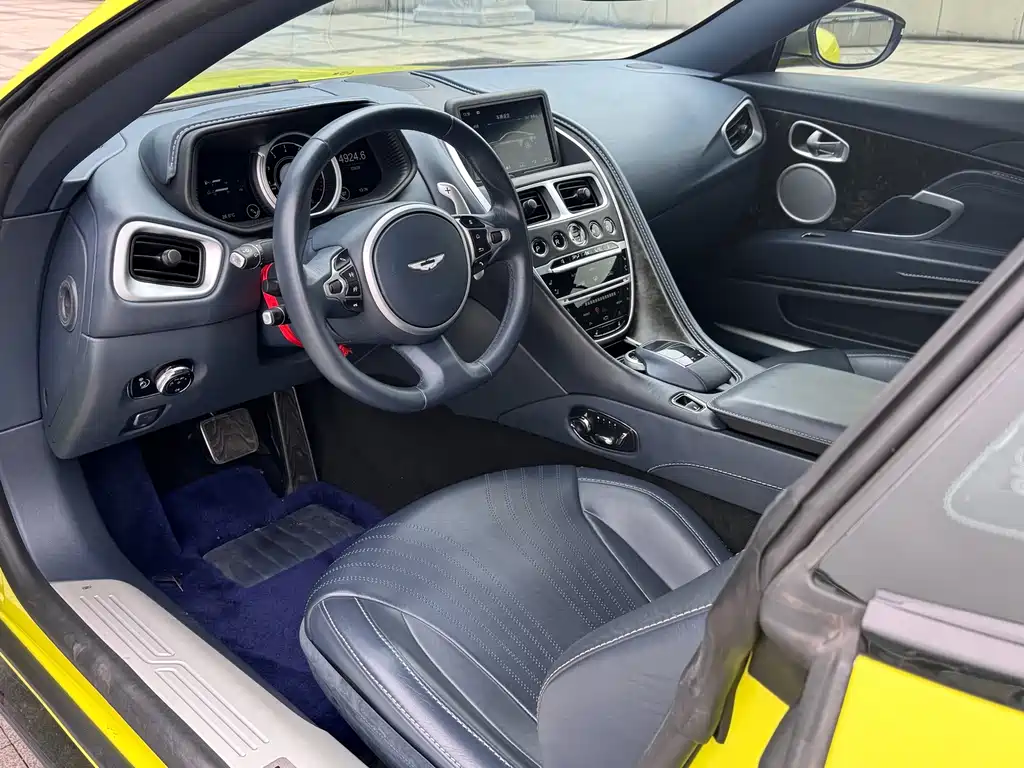 Aston Martin DB11 — миниатюра 10
