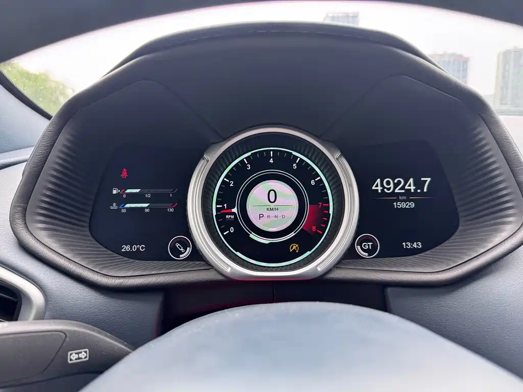 Aston Martin DB11 — миниатюра 18