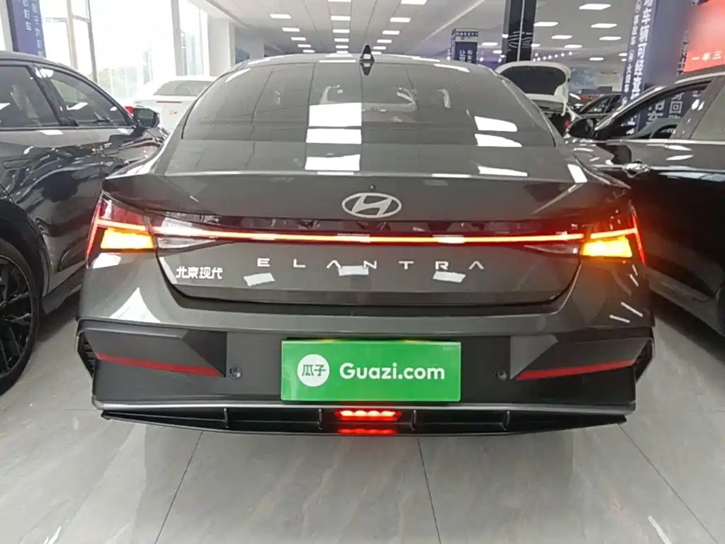 Hyundai Elantra — миниатюра 6