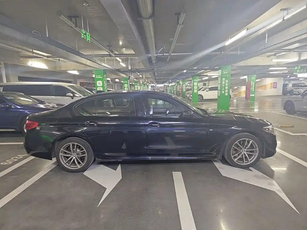 BMW 5 Series — миниатюра 26