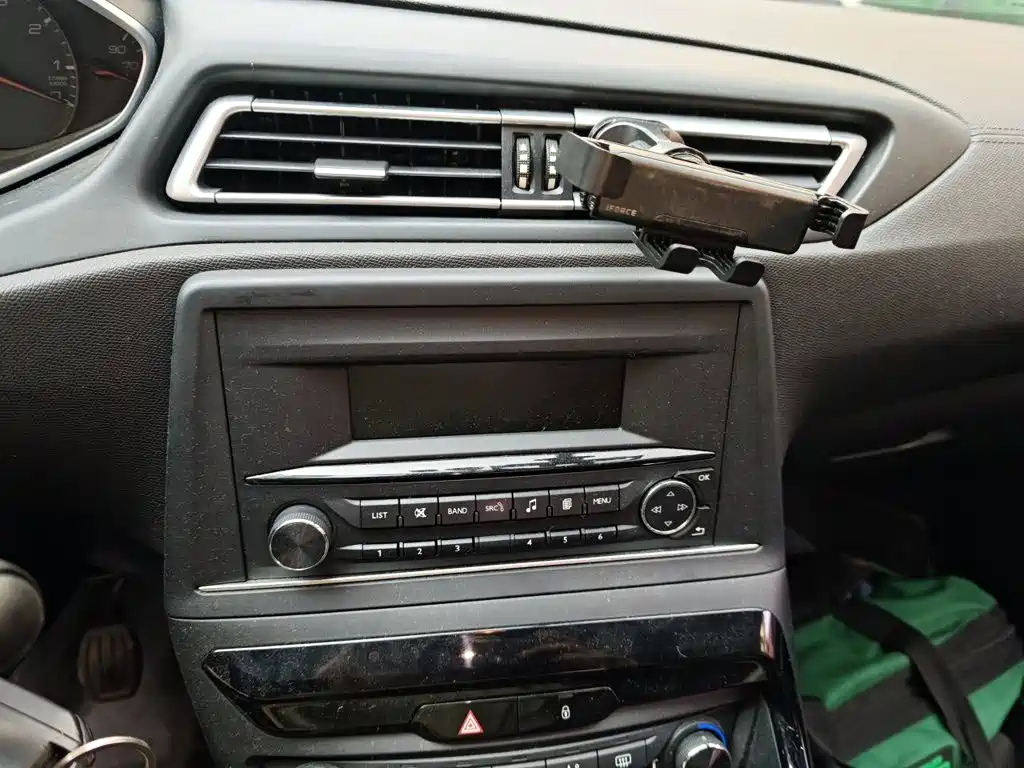Peugeot 308 — миниатюра 9