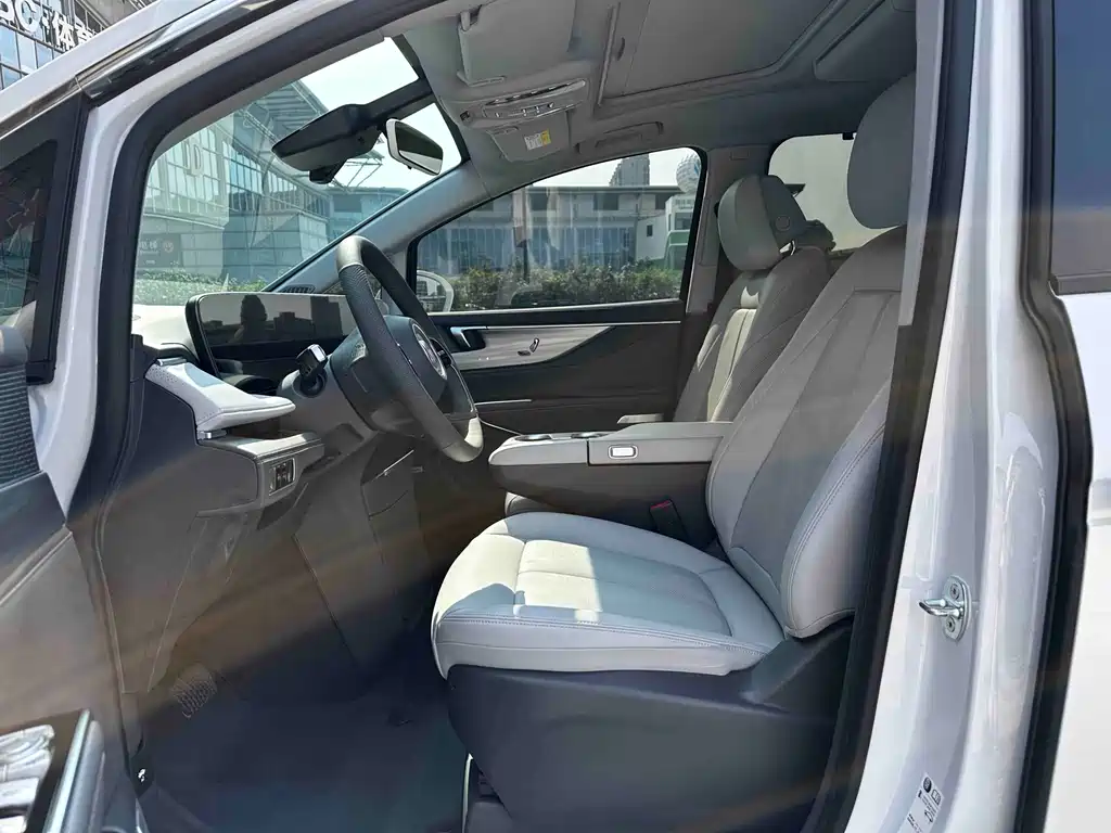 Buick GL8 — миниатюра 8