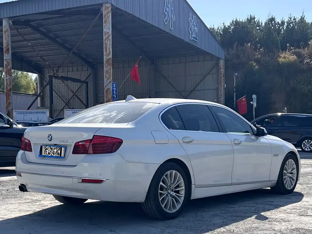 BMW 5 Series — миниатюра 4