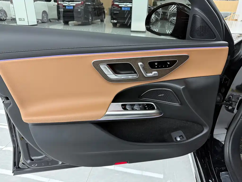 Mercedes-Benz E-Class — миниатюра 13
