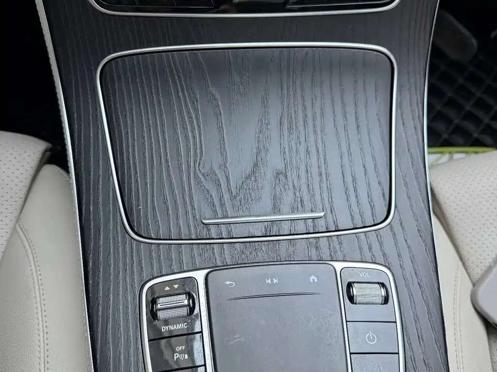 Mercedes-Benz E-Class — миниатюра 13