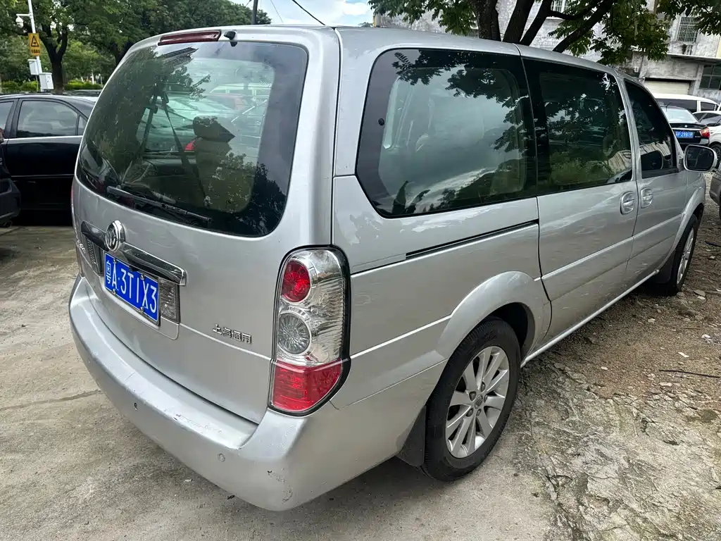 Buick GL8 — миниатюра 3