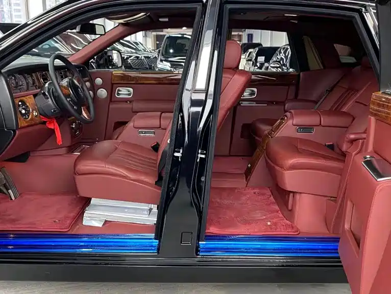 Rolls-Royce Phantom — миниатюра 6