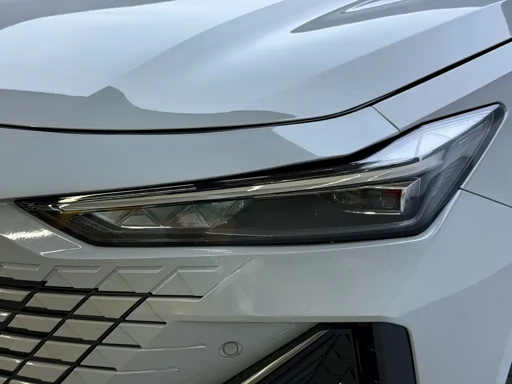 Changan UNI-V iDD — миниатюра 17