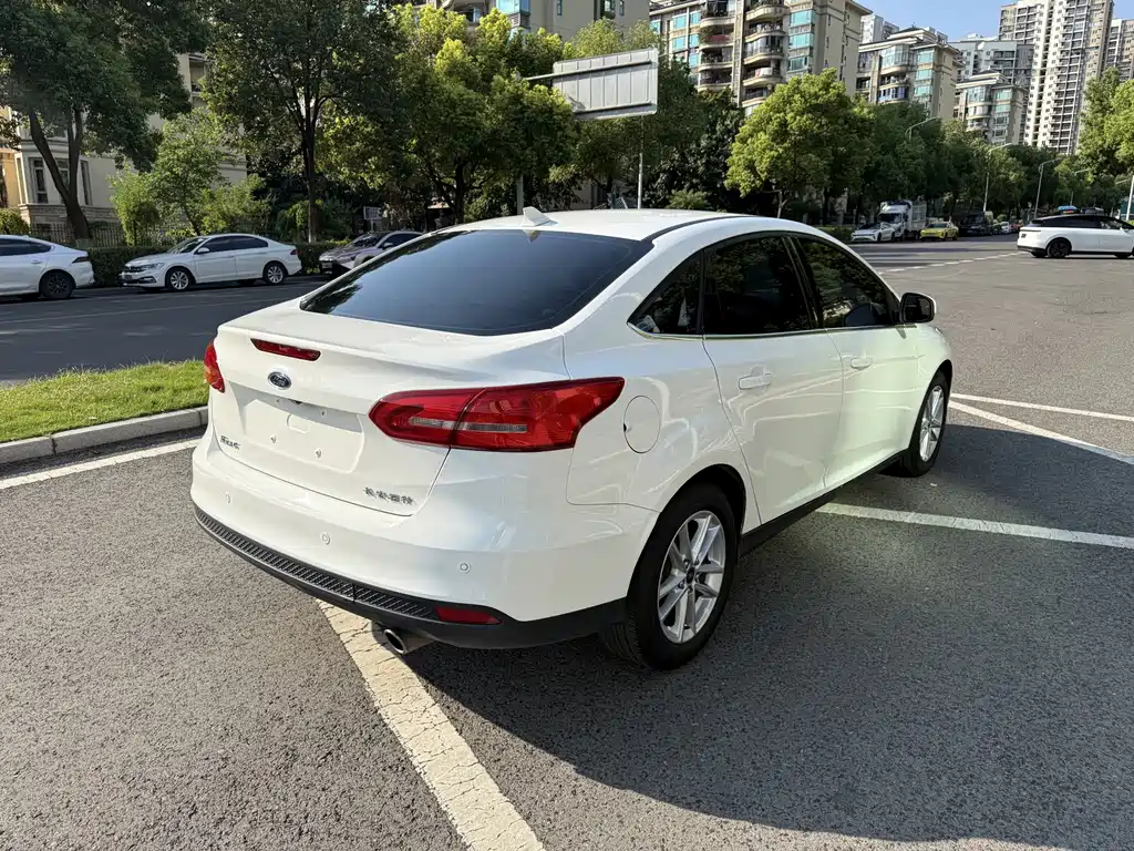 Ford Focus — миниатюра 5