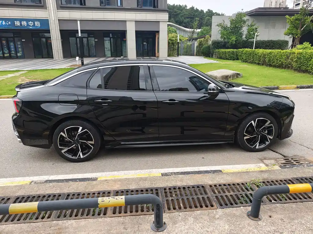 Lynk & Co 03 — миниатюра 8