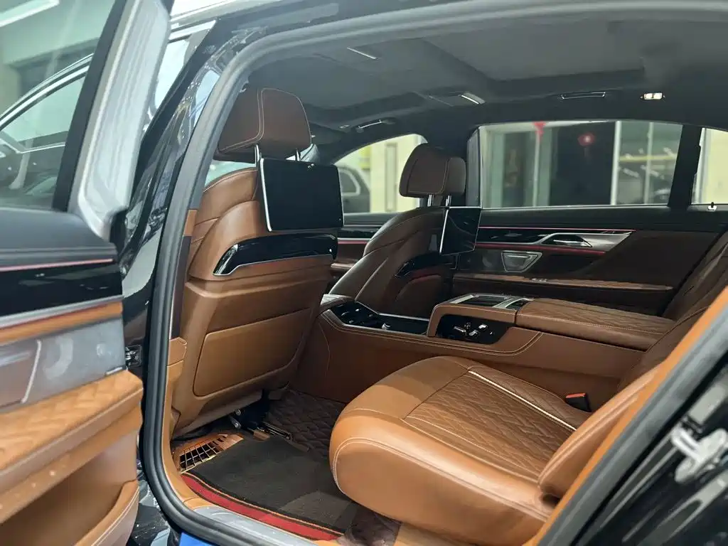 BMW 7 Series — миниатюра 5