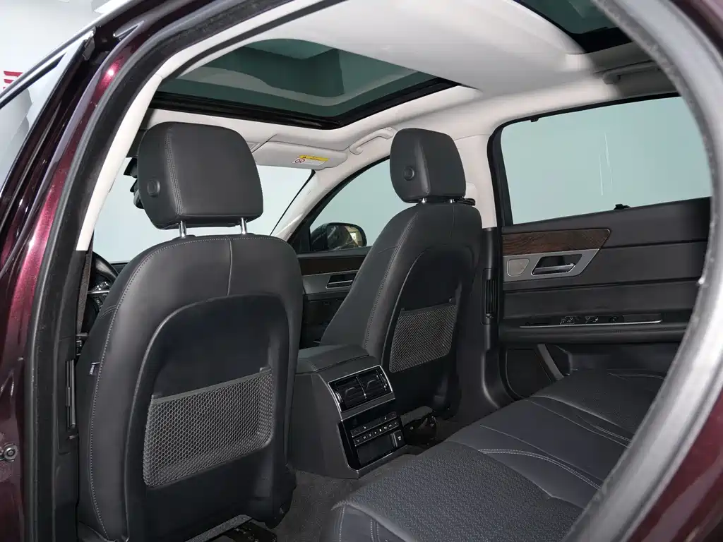 Jaguar XFL — миниатюра 14
