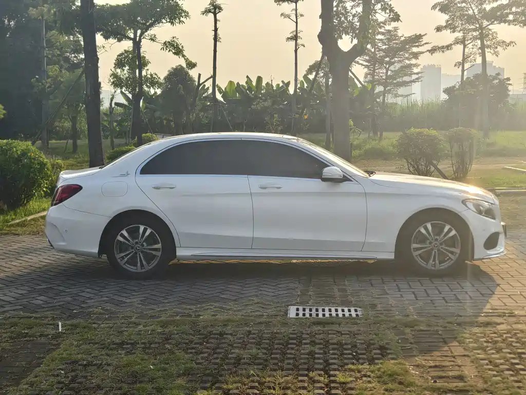 Mercedes-Benz C-Class — миниатюра 4