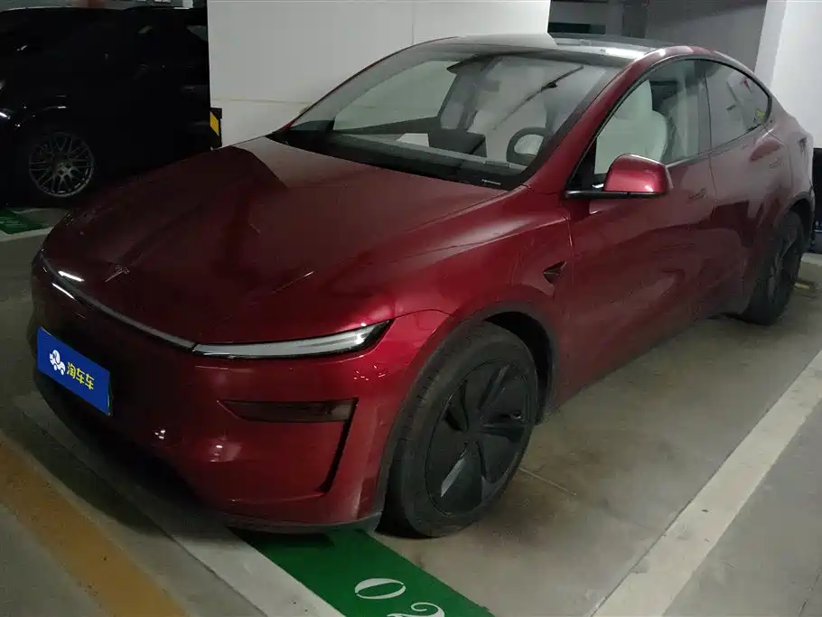 Tesla Model Y 2025