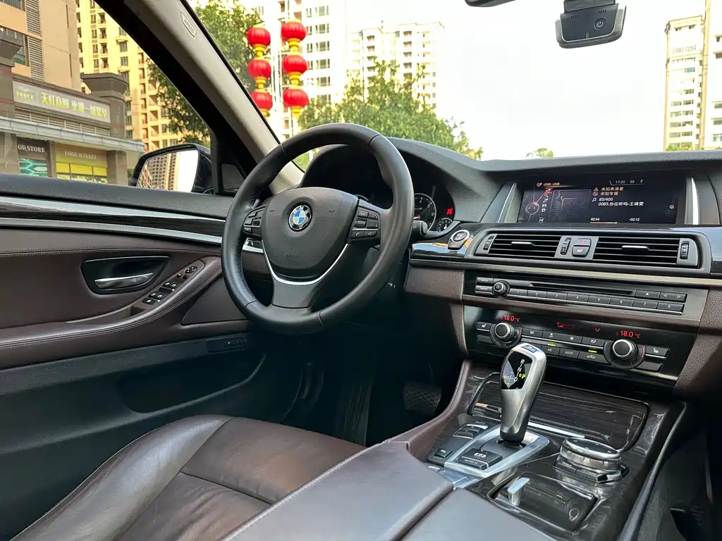 BMW 5 Series — миниатюра 24