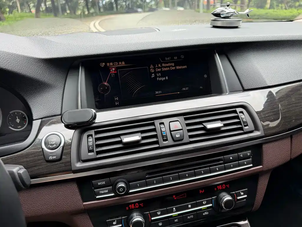 BMW 5 Series — миниатюра 27