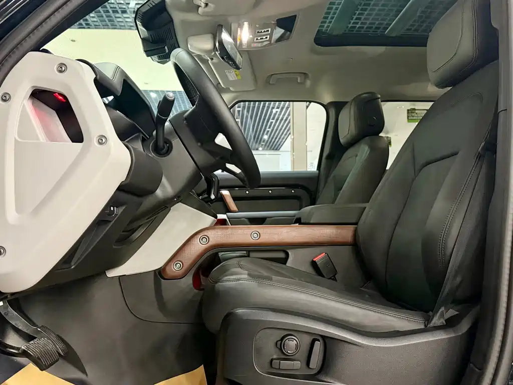 Land Rover Defender — миниатюра 12