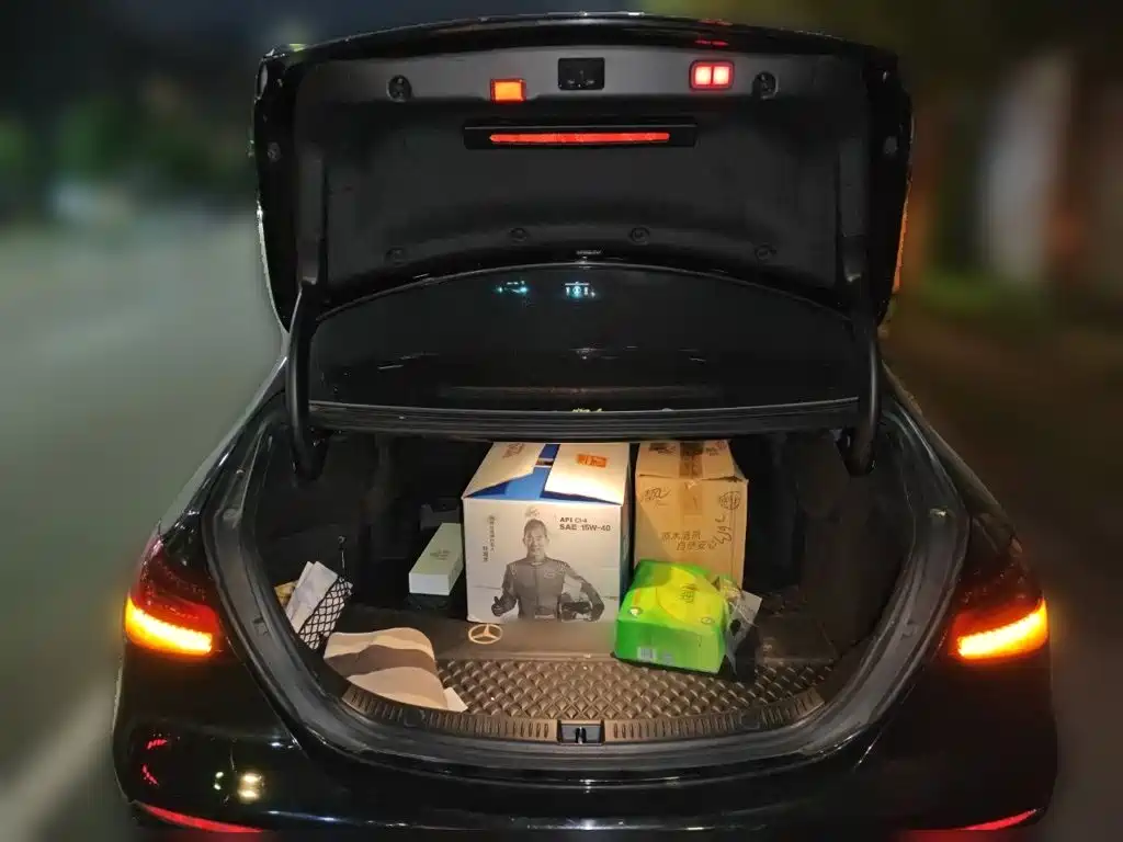 Mercedes-Benz E-Class — миниатюра 15