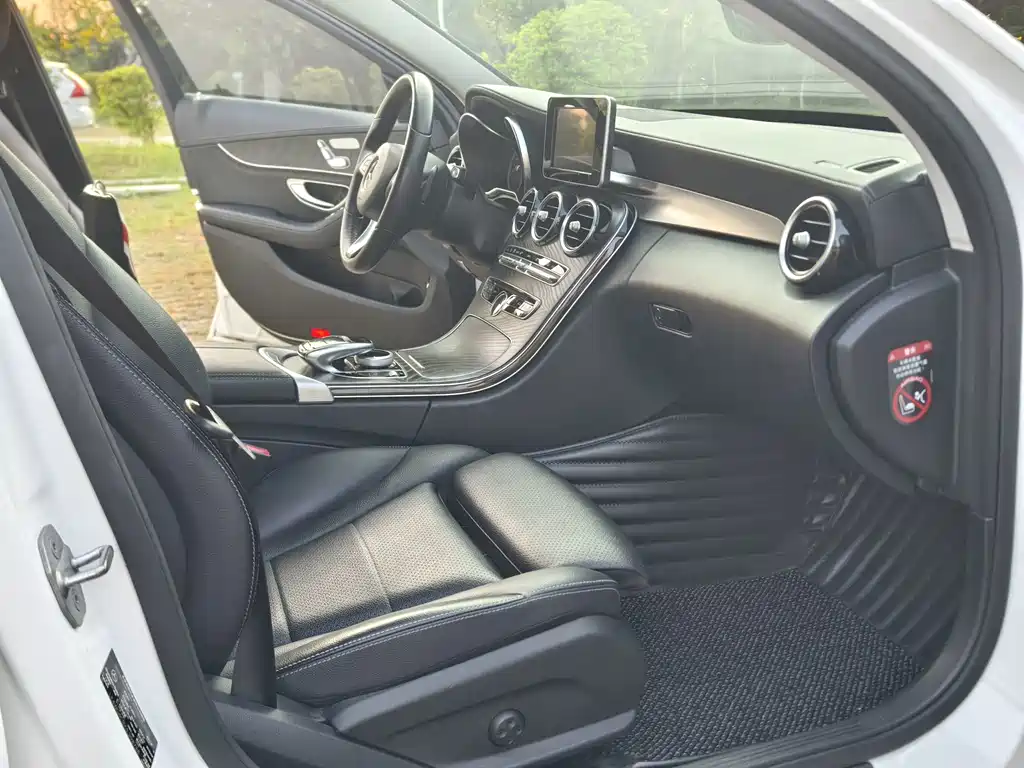 Mercedes-Benz C-Class — миниатюра 11