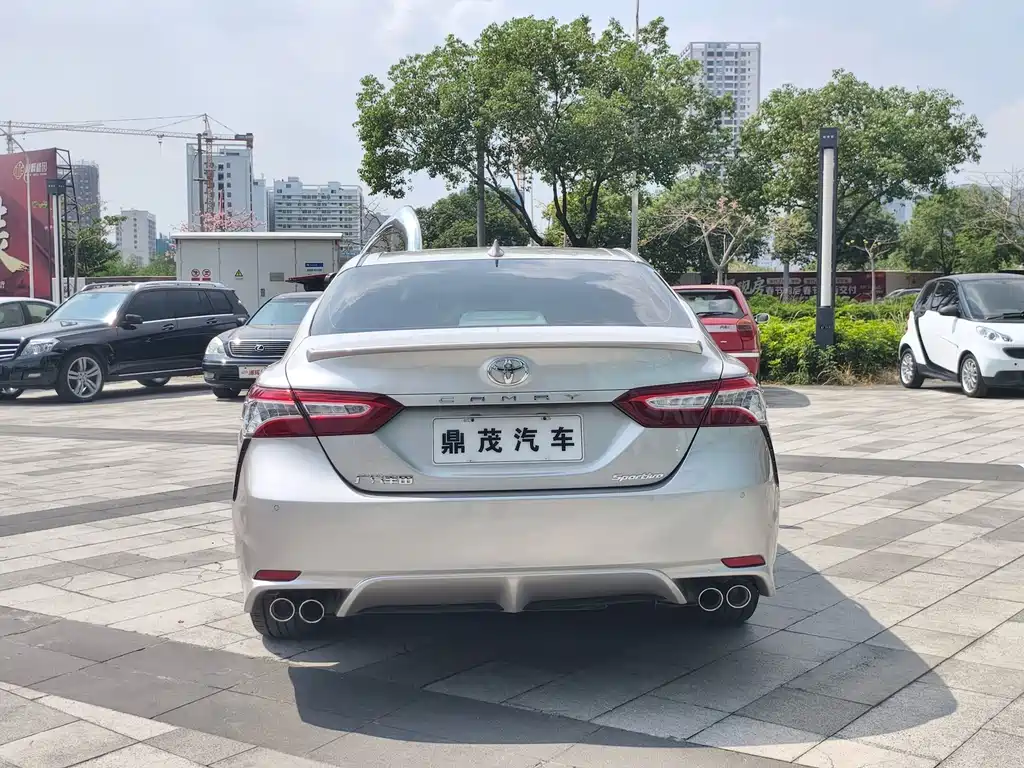 Toyota Camry — миниатюра 4