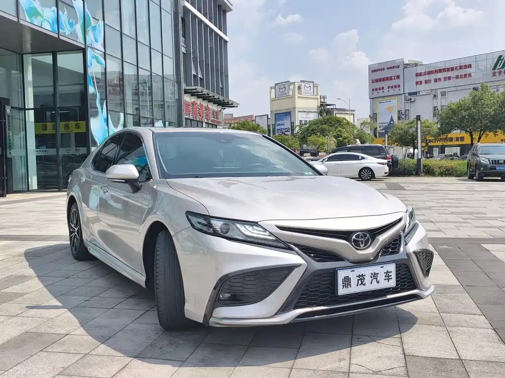 Toyota Camry — миниатюра 8