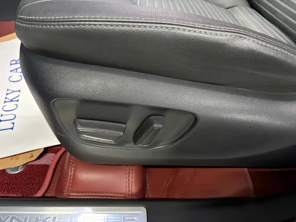 Toyota Crown Kluger — миниатюра 14