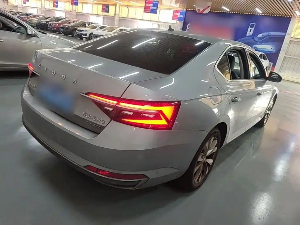 Skoda Superb — миниатюра 7