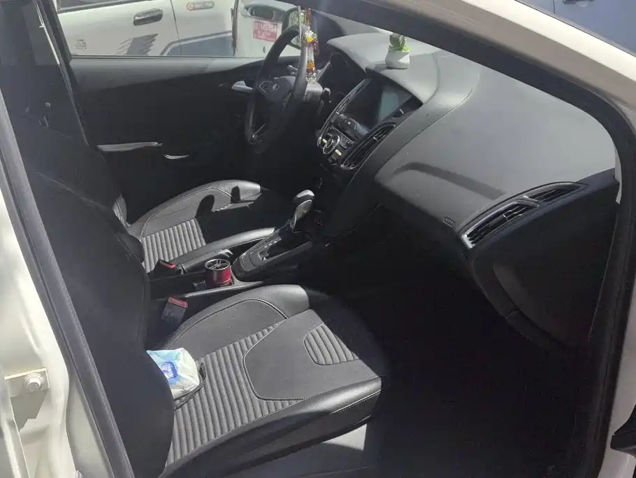 Ford Focus — миниатюра 8