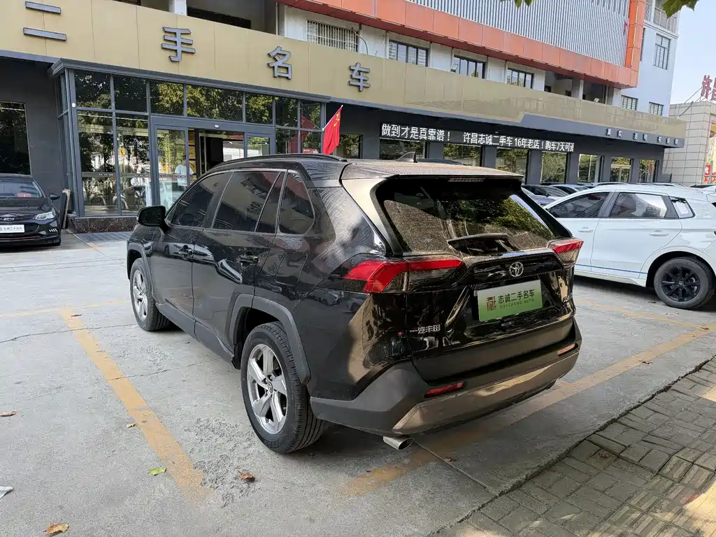 Toyota RAV4 — миниатюра 5