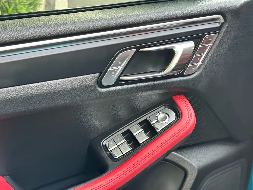 Porsche Macan — миниатюра 24