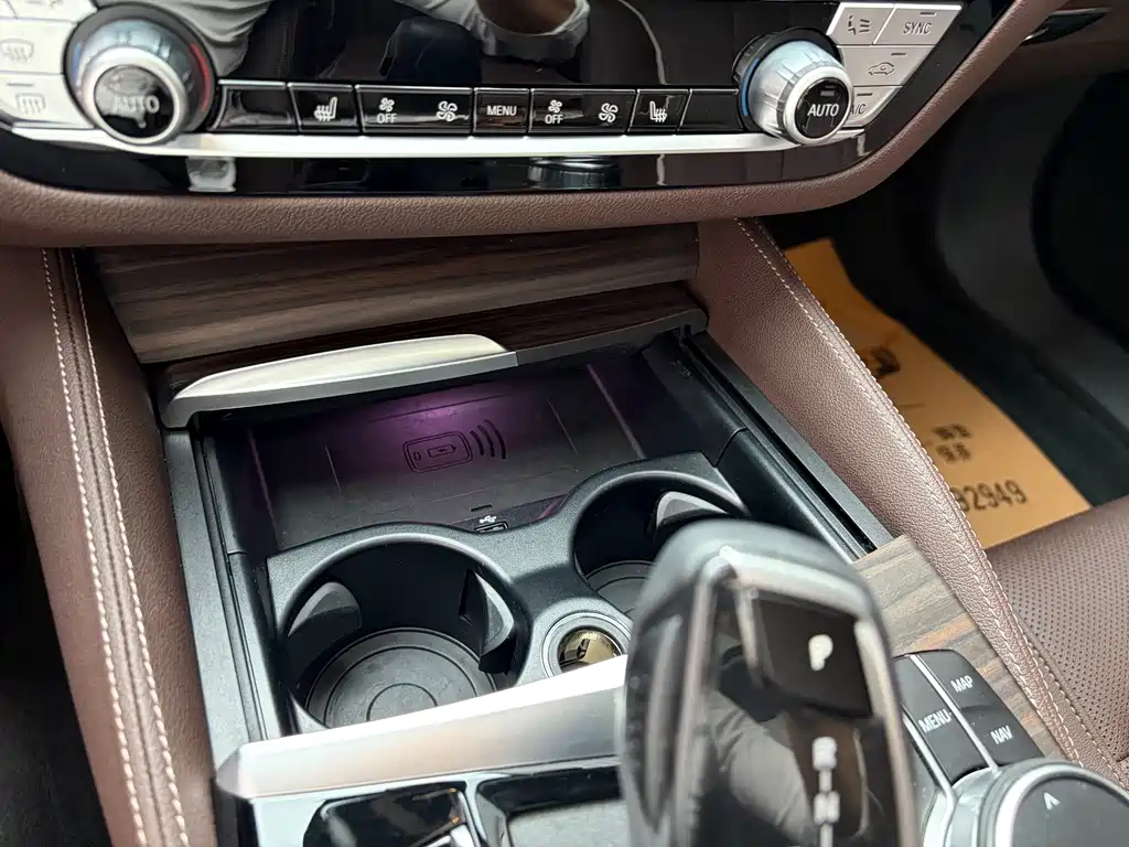 BMW 5 Series — миниатюра 21