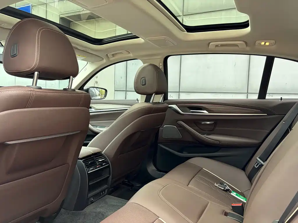 BMW 5 Series — миниатюра 27