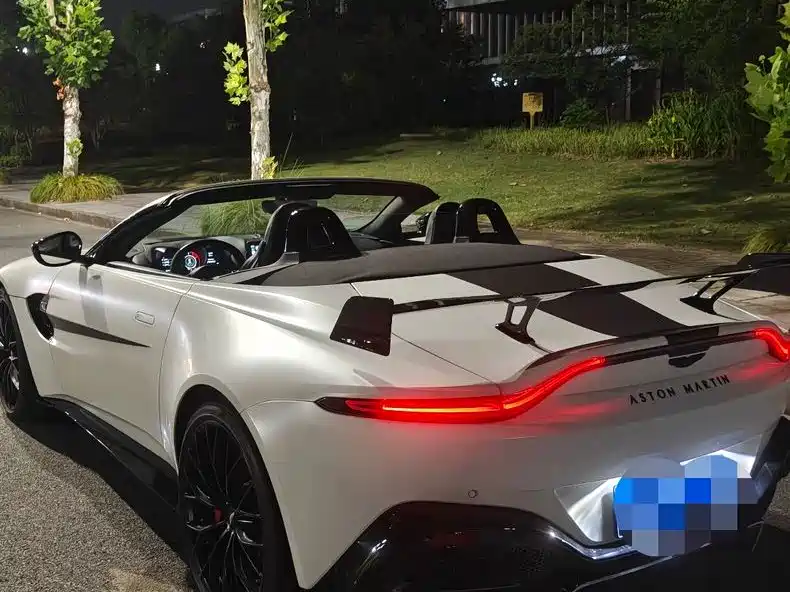 Aston Martin V8 Vantage — миниатюра 7