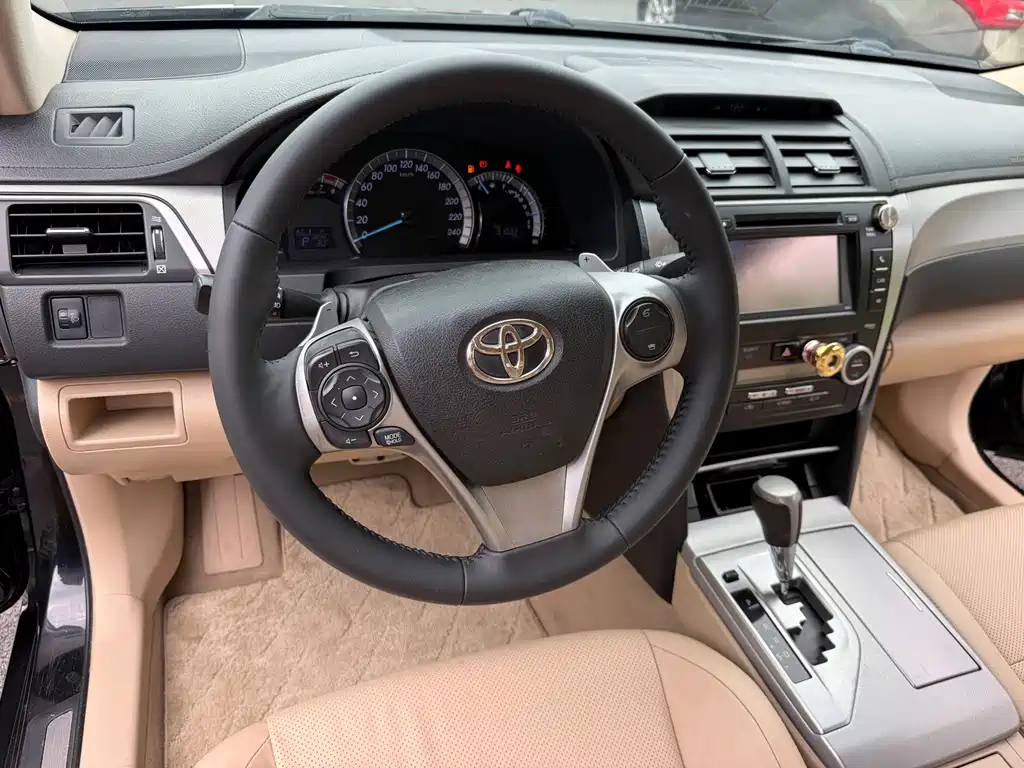 Toyota Camry — миниатюра 14